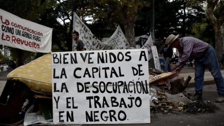 El pan no aparece y el circo no causa gracia: tercer año de la Argentina de Milei