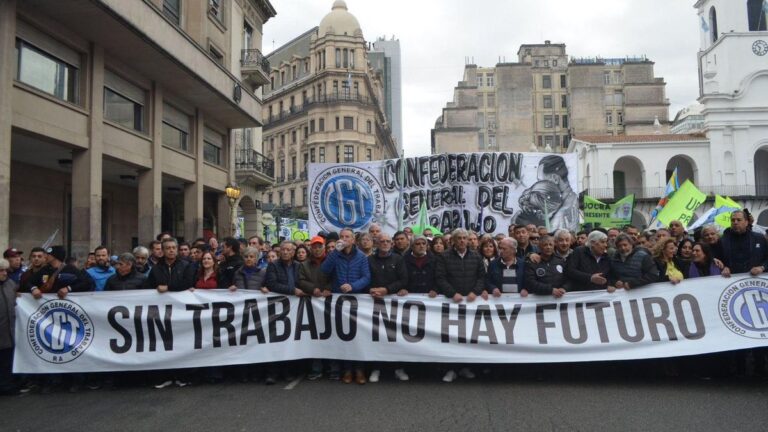 Movilización, paros sectoriales, asambleas y piquetes: las bases discuten alternativas si la CGT no define un paro general Movilización, paros sectoriales, asambleas y piquetes: las bases discuten alternativas si la CGT no define un paro general