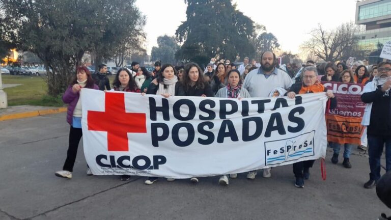 Denuncian «un plan sistemático para dinamitar la salud pública» tras los 300 despidos en el Ministerio y el Hospital Posadas