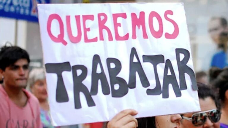 La Argentina de los despidos: «Me ofrecieron trabajar de 8:30 a 23 por 0.000 a la semana»